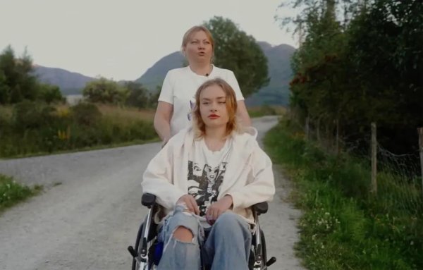 秒配网 乌克兰20岁模特自曝：逃离迪拜性派对，遭富二代虐待，监控没了