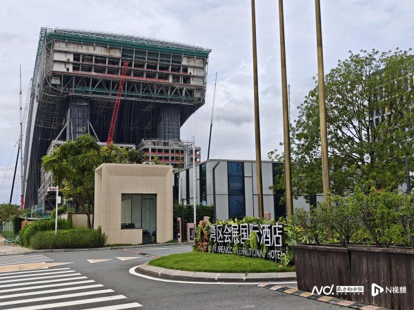 盈丰配资 深圳“最大”酒店寻买家：2折甩卖是误读！实地探访运营现状