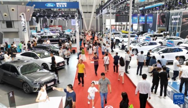 园十州 2025第二十七届哈尔滨国际车展开幕