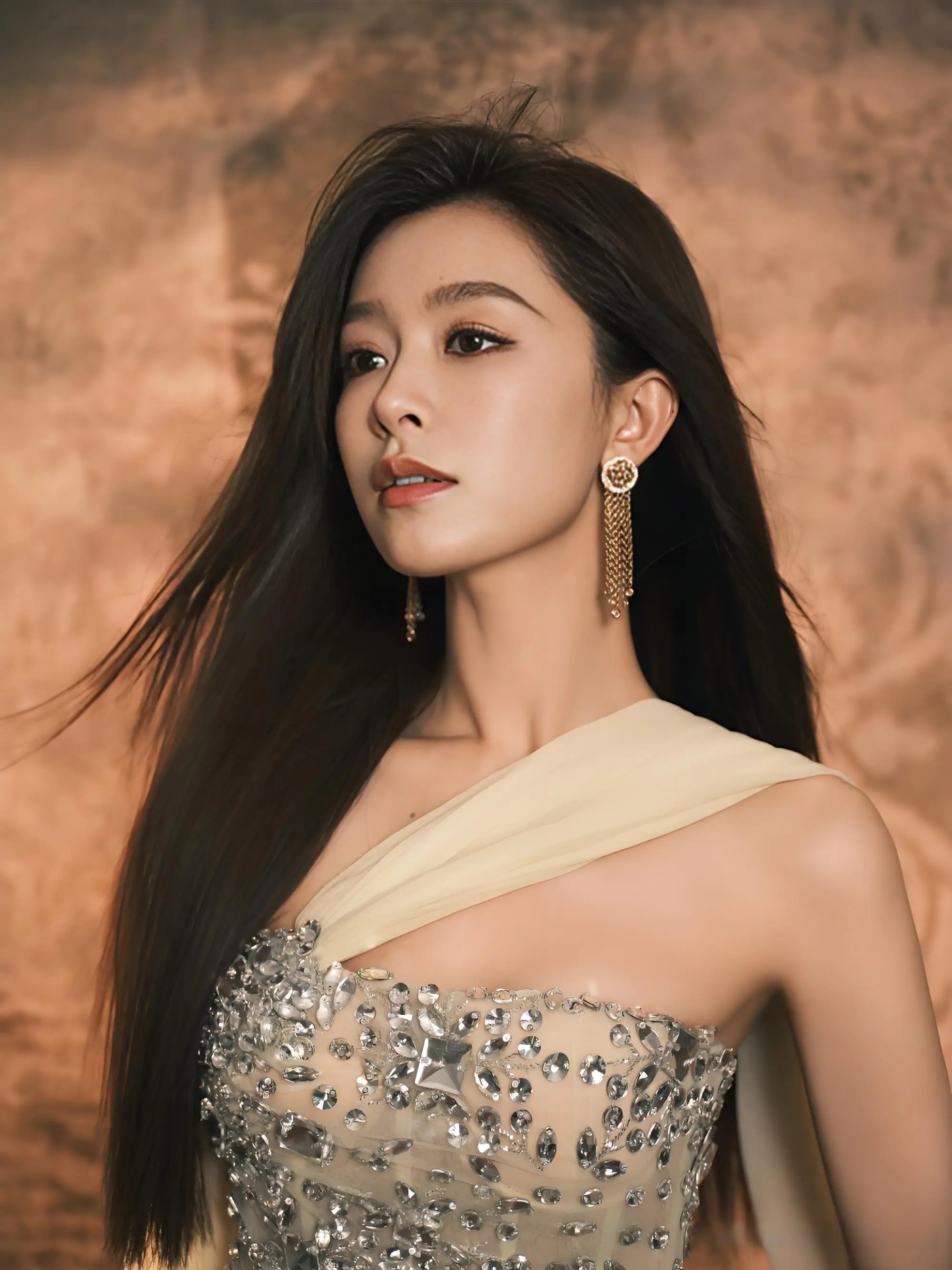 金牛王 《不眠日》豆瓣评分飙升，悬疑剧又出王炸